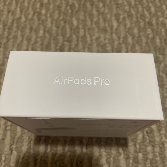 Apple AirPods Pro Gen 2 - Picture 3 of 8